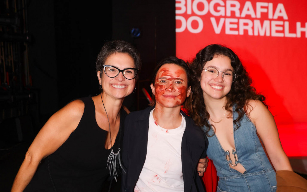 Sandra Annenberg e a filha, Elisa, prestigiam espet&aacute;culo estrelado por Bianca 