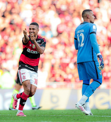 Com dois gols de Samuel Lino, Flamengo vence Botafogo no Brasileirão