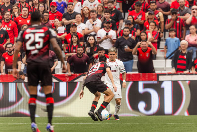 Em jogo movimentado, Fluminense leva empate do Athletico-PR no fim