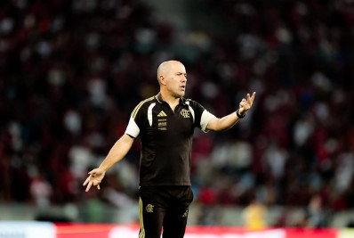 Leonardo Jardim exalta desempenho do Flamengo e fala da saída de Plata
