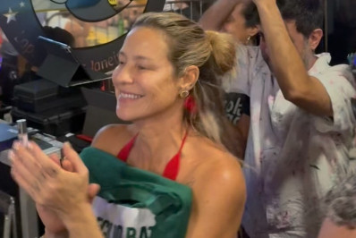 Vídeo: Luana Piovani curte roda de samba na Lapa 