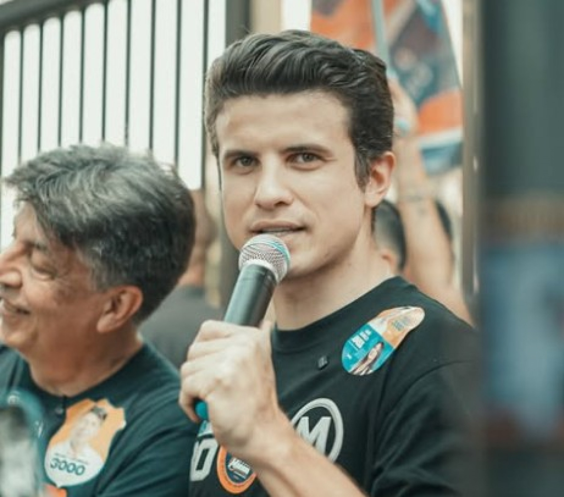 André Marinho (Novo) participou de caminhada em Niterói - Reprodução / Redes Sociais