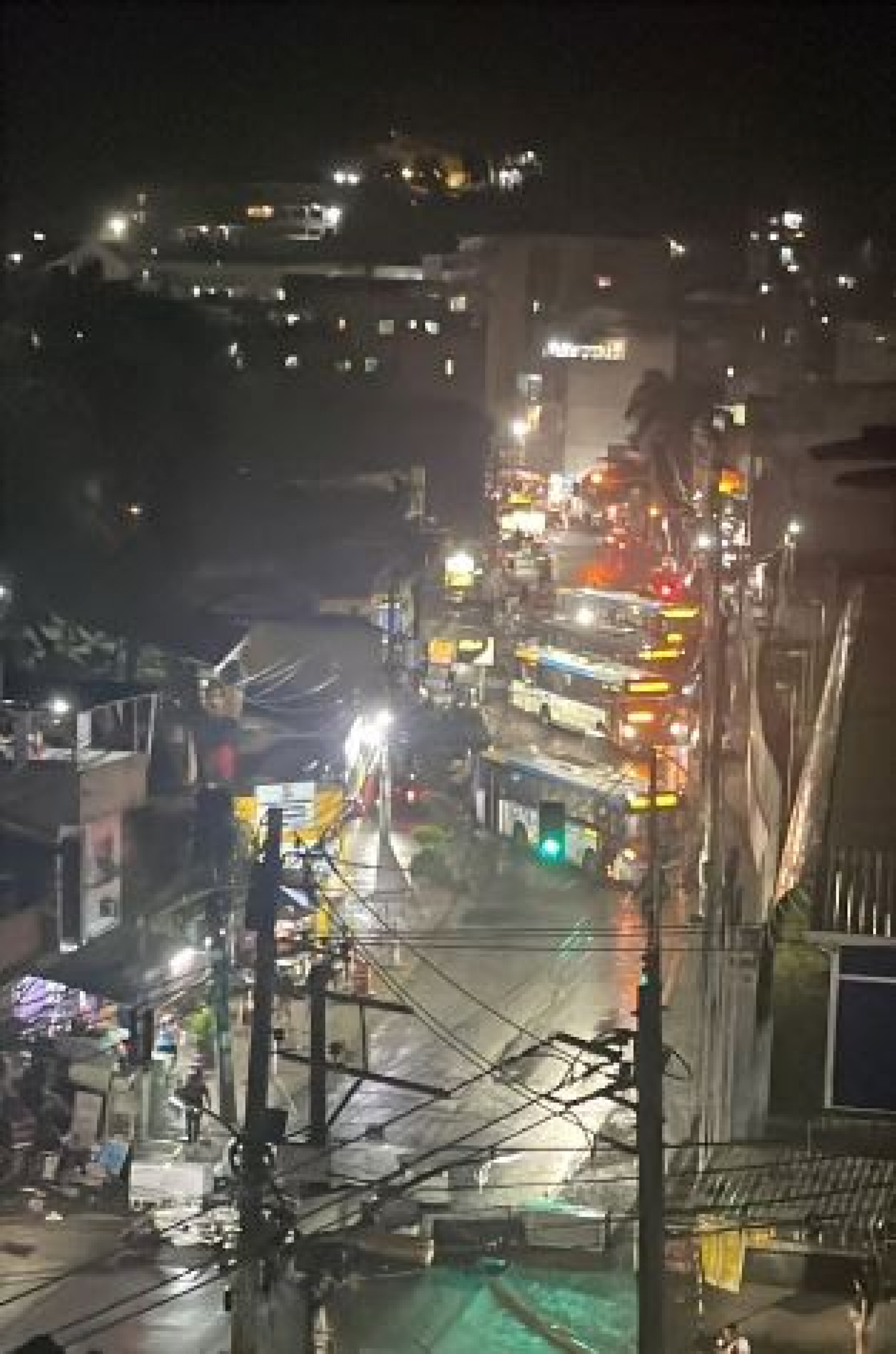 Ônibus foram usados como barricadas em meio a um intenso tiroteio