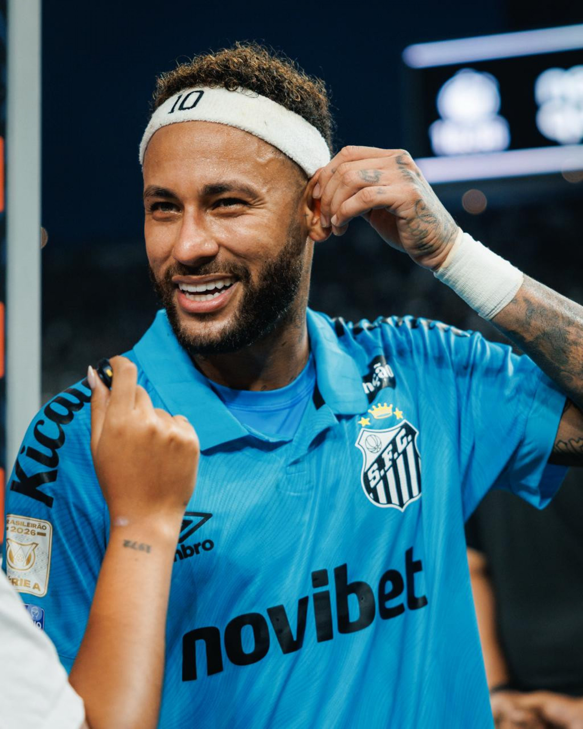 Neymar com a camisa do Santos