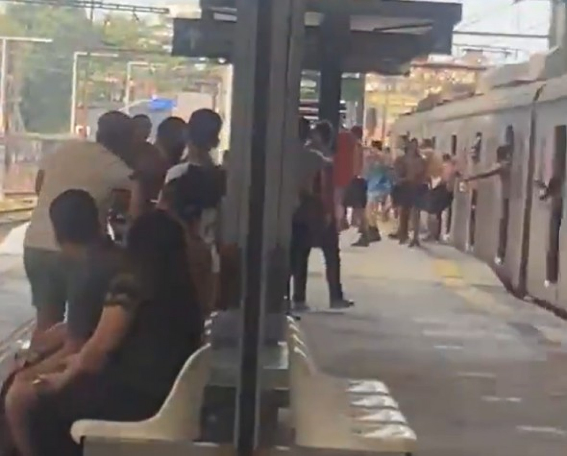 Confusões aconteceram em estações na Zona Norte - Reprodução / Redes Sociais
