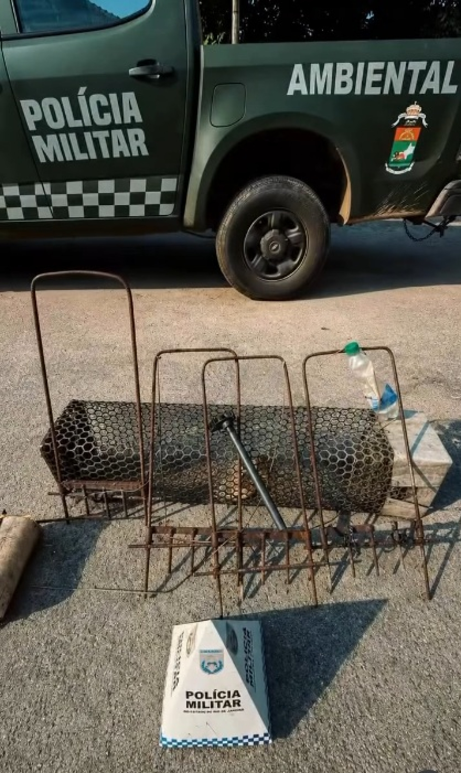 Material utilizado em poss&iacute;vel atividade de ca&ccedil;a ilegal foi apreendido durante patrulhamento ambiental em Casimiro de Abreu - Foto: Reprodu&ccedil;&atilde;o Rede Social