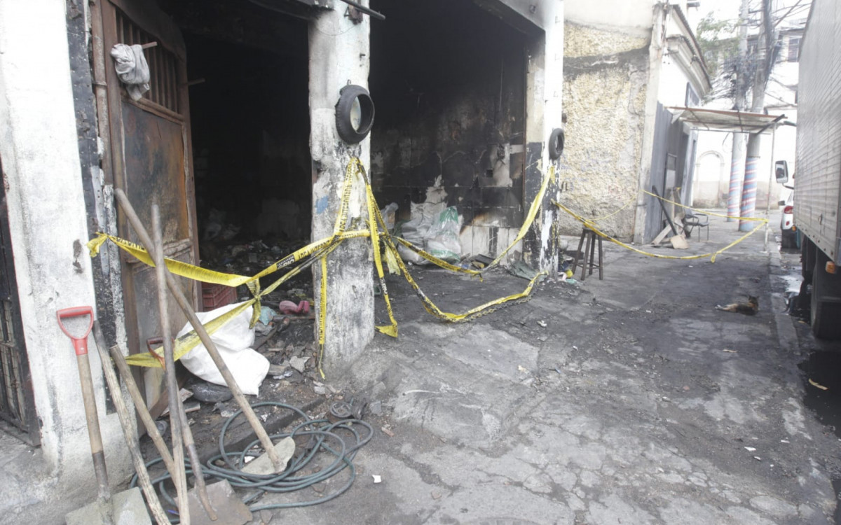 Imóvel que pegou fogo na Rua do Bonfim, em São Cristóvão, Zona Norte do Rio