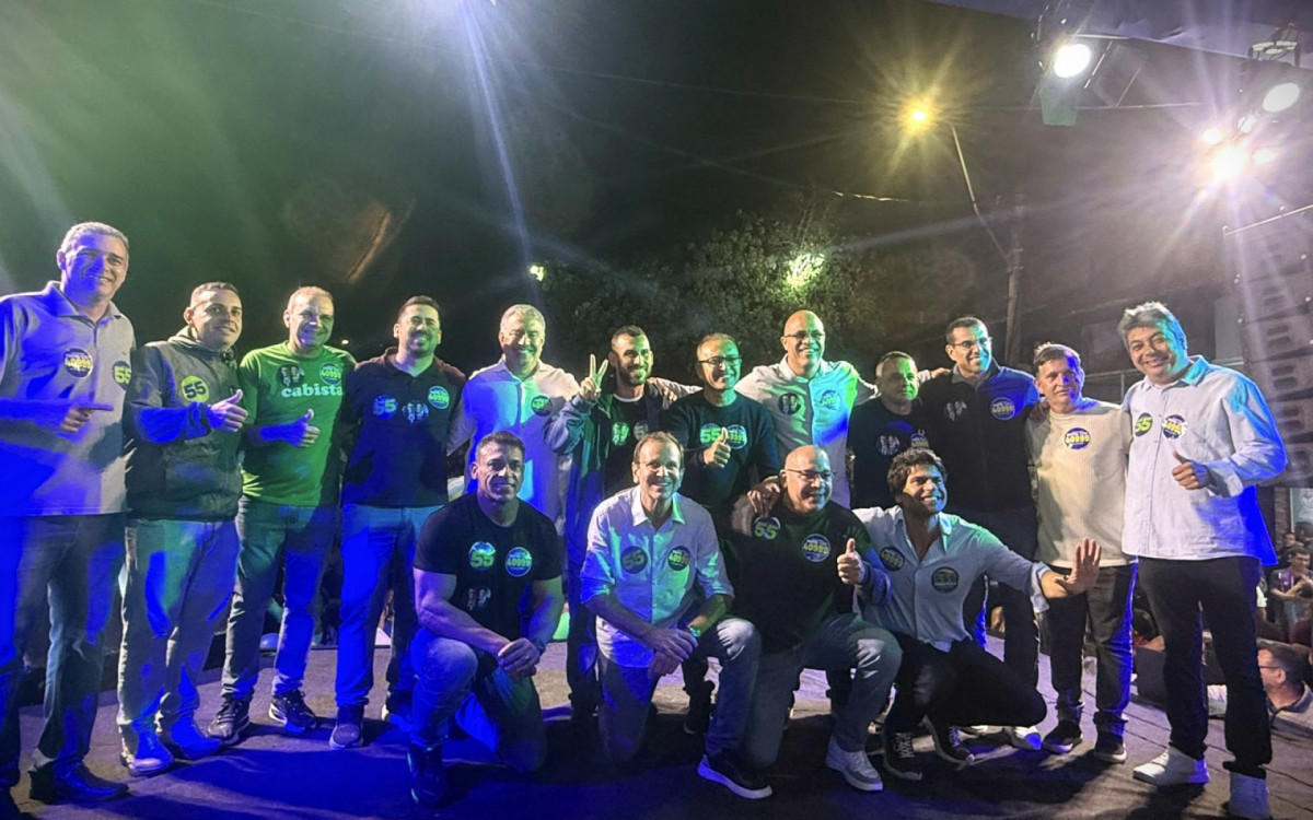 Palanque de Vantoil Martins com Eduardo Paes, Pedro Paulo, prefeitos, vereadores e lideranças políticas