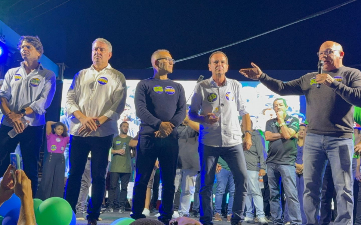Palanque de Vantoil Martins com Eduardo Paes, Pedro Paulo, prefeitos, vereadores e lideranças políticas