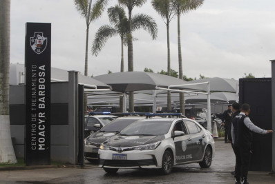 Jogador do Vasco é alvo de operação contra tráfico de armas e drogas