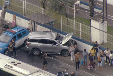 Bandidos em fuga colidem com carro roubado na Zona Norte