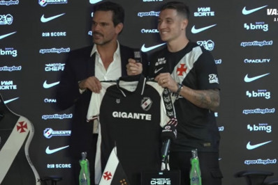 Bruno Duarte defende futebol sérvio e promete ser homem-gol do Vasco
