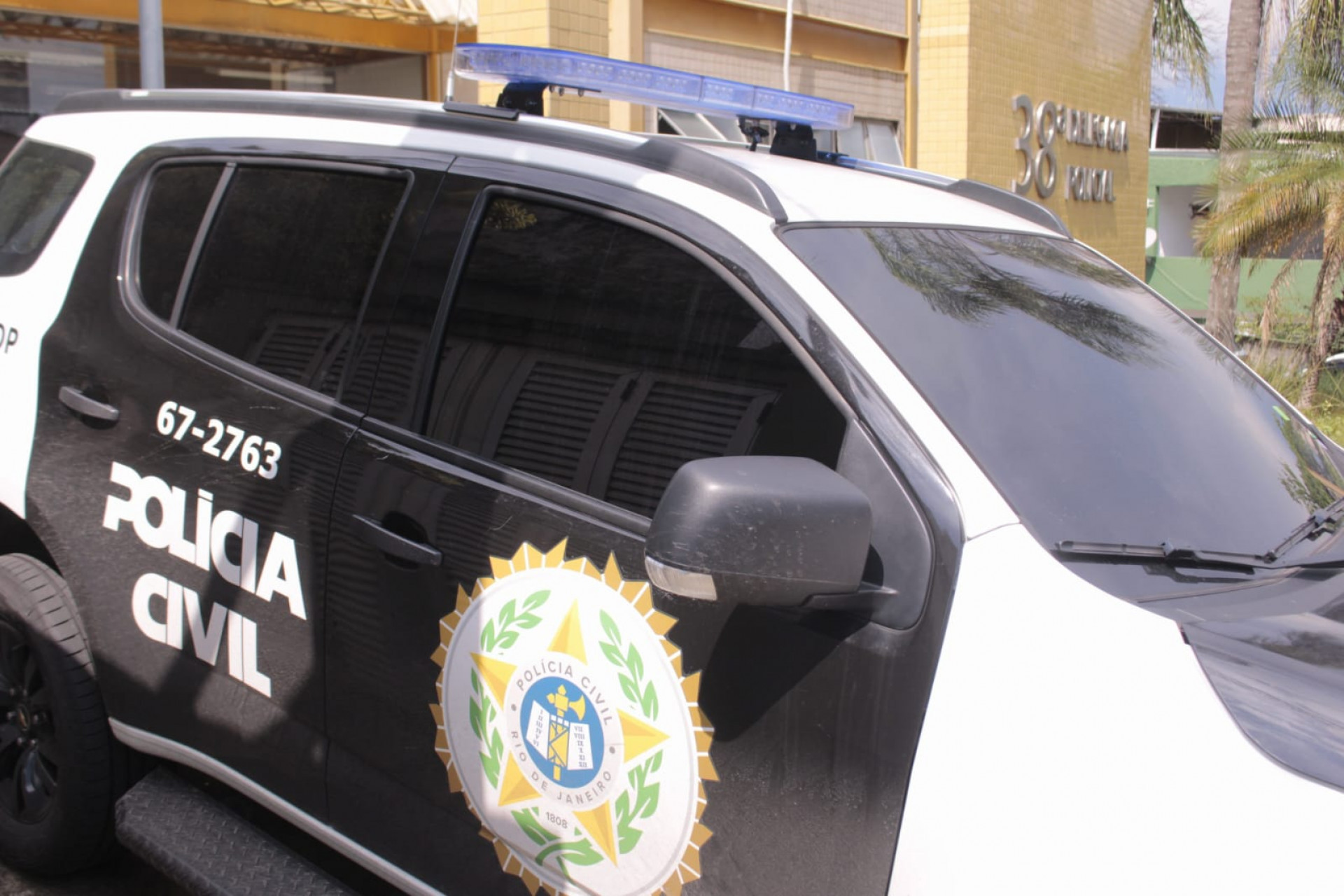 Operação foi realizada por agentes da 38ª DP (Brás de Pina) - Carlos Elias Junior / Agência O Dia