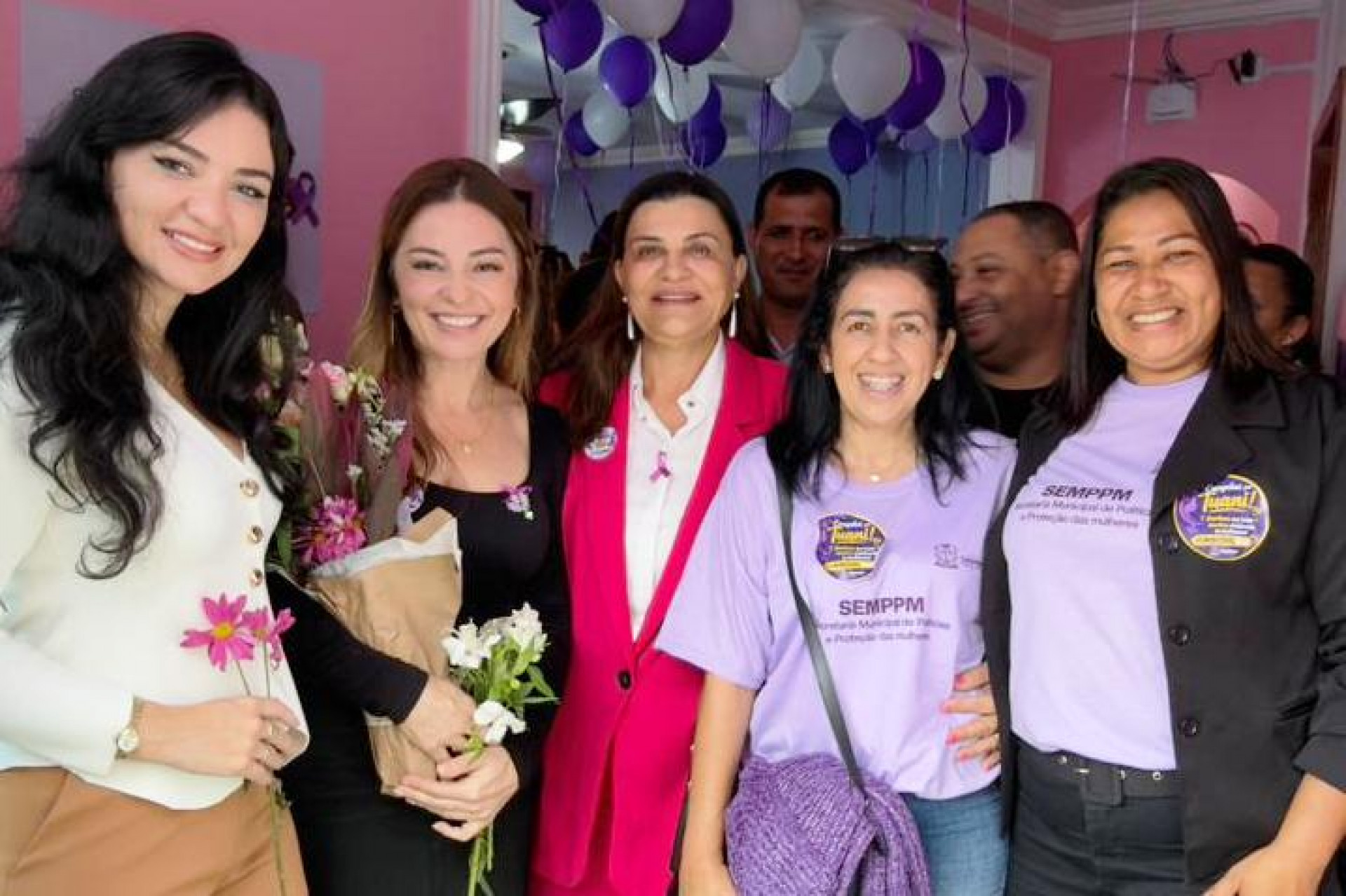 Unidade de atendimento &agrave;s mulheres recebeu o nome da jovem assassinada em agosto e reuniu autoridades - Foto: Dougals Smmithy