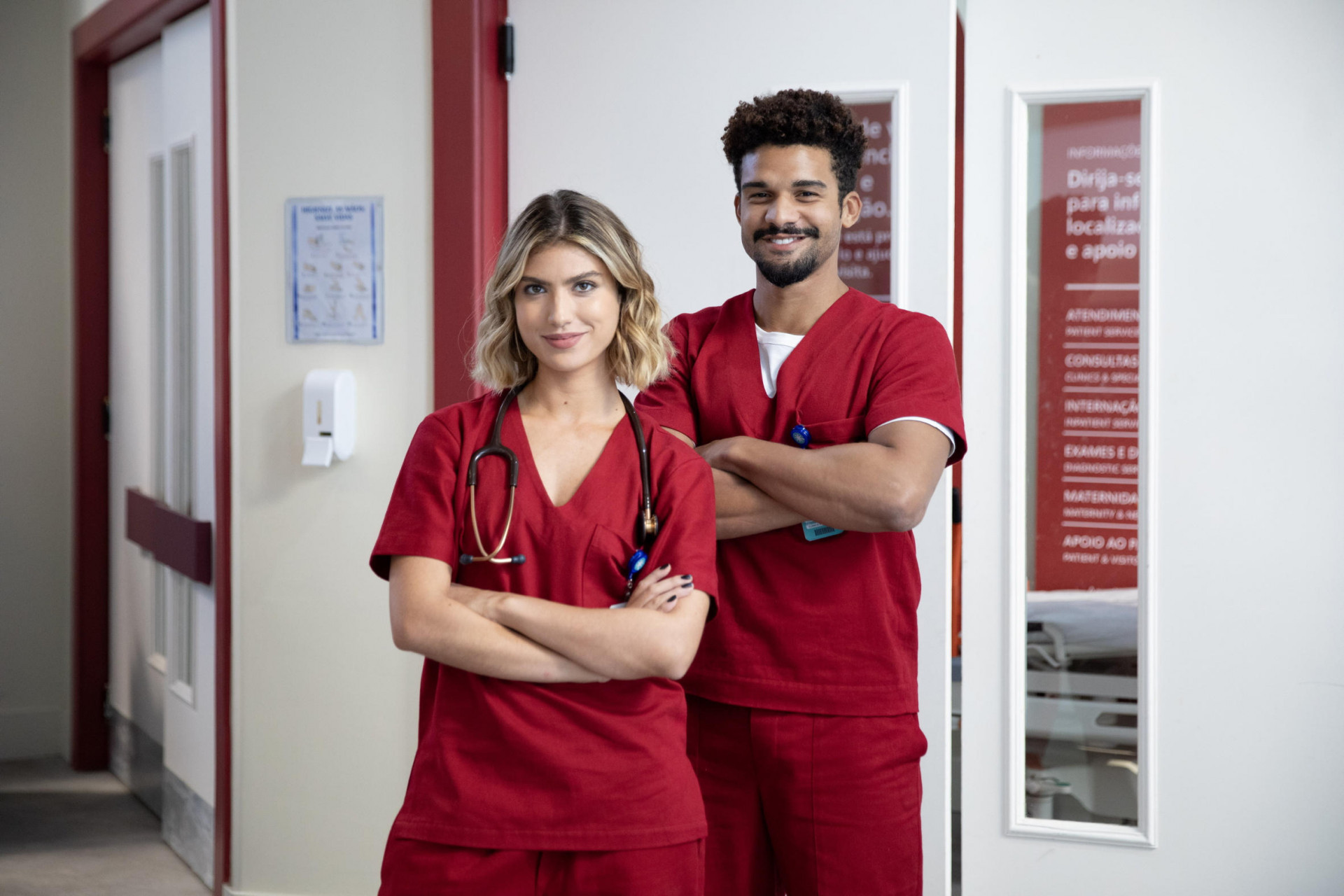 Vitor (Lucas Leto) e Leandra (Giovanna Grigio) formam par romântico em 'Por Você' - Globo/ Angélica Goudinho