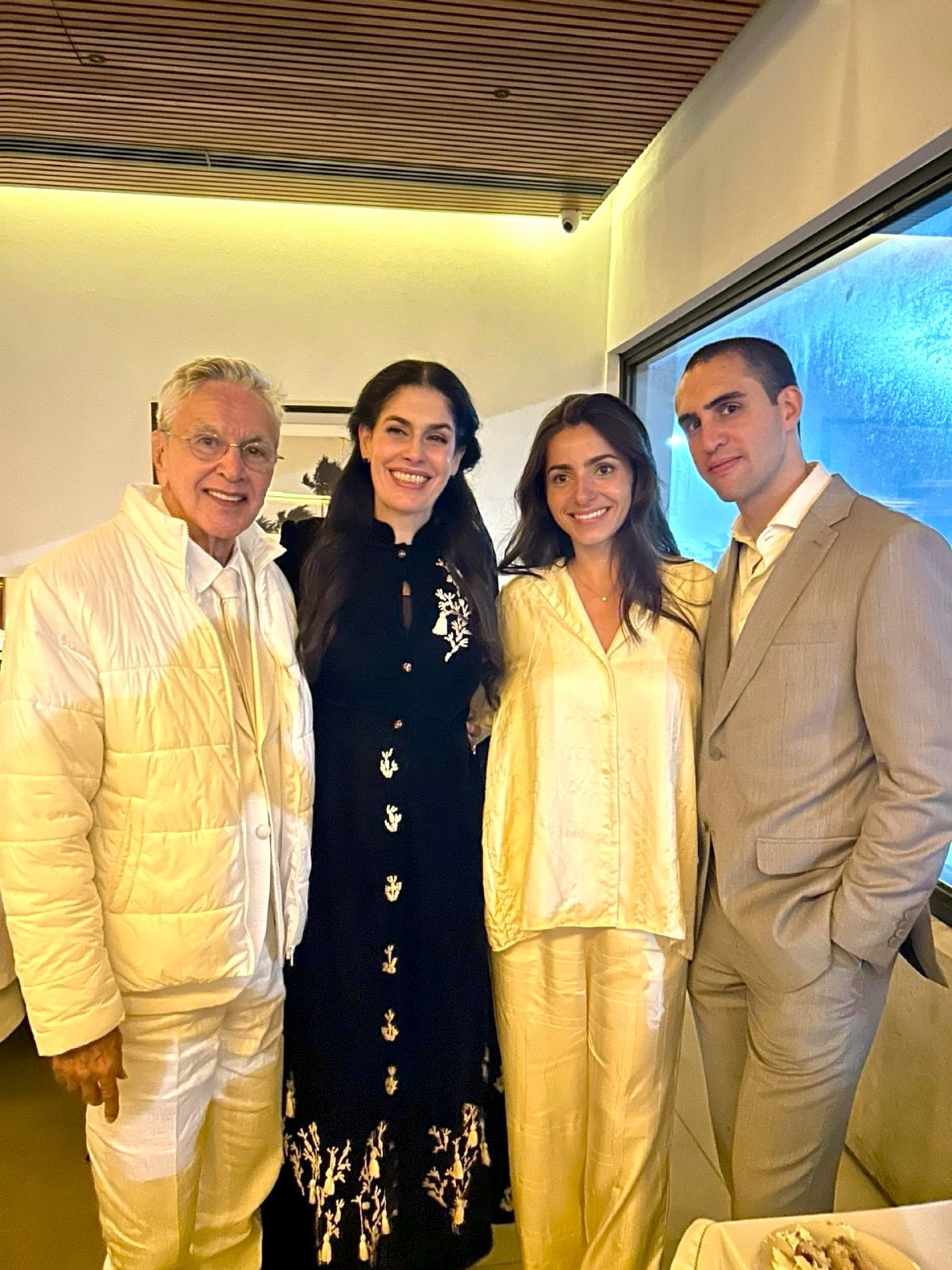 Caetano Veloso e Paula Lavigne posam com Mariana e Zeca - Reprodução do Instagram