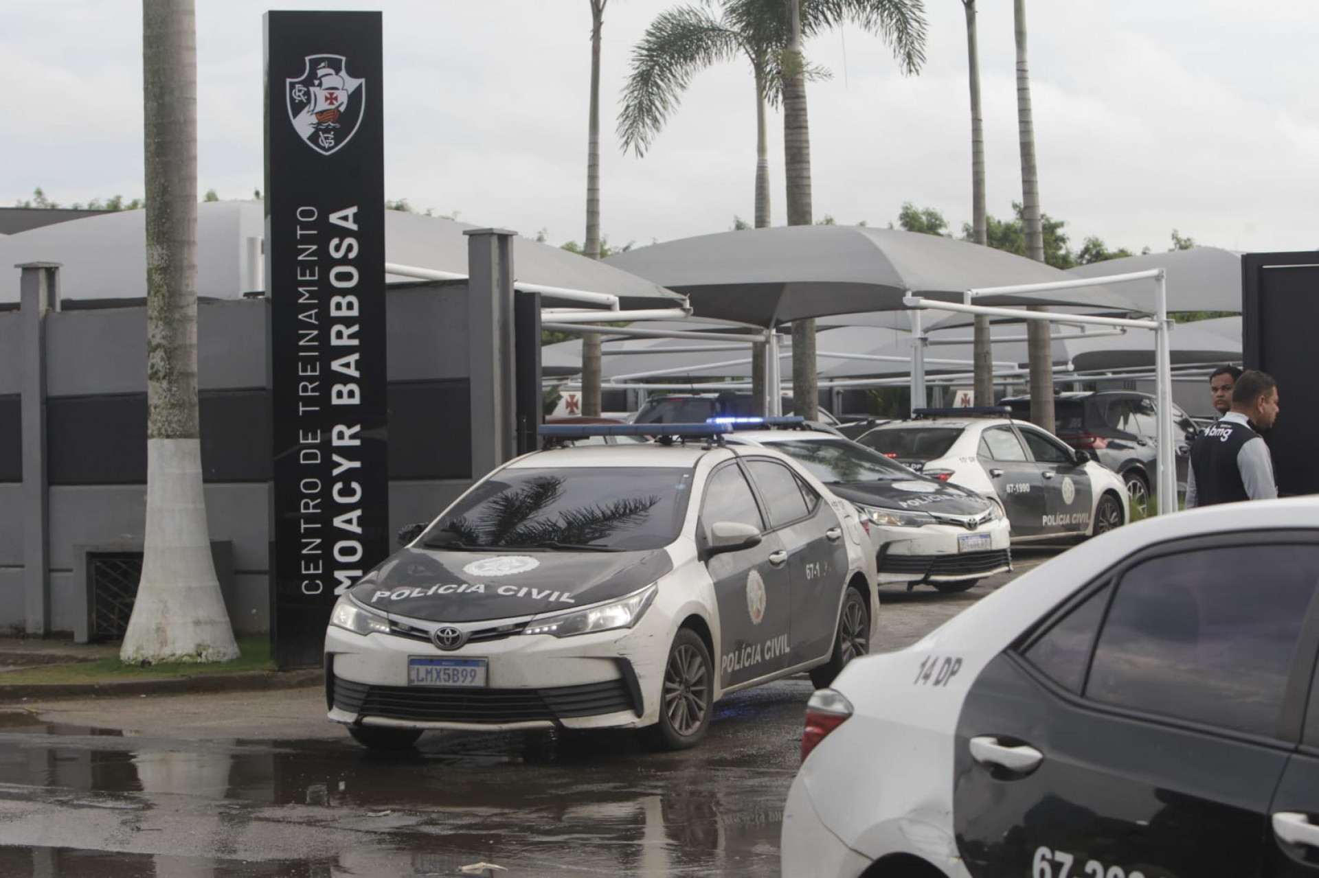 Policiais civis realizaram buscas no CT do Vasco da Gama, em Jacarepaguá - Reginaldo Pimenta / Agência O Dia
