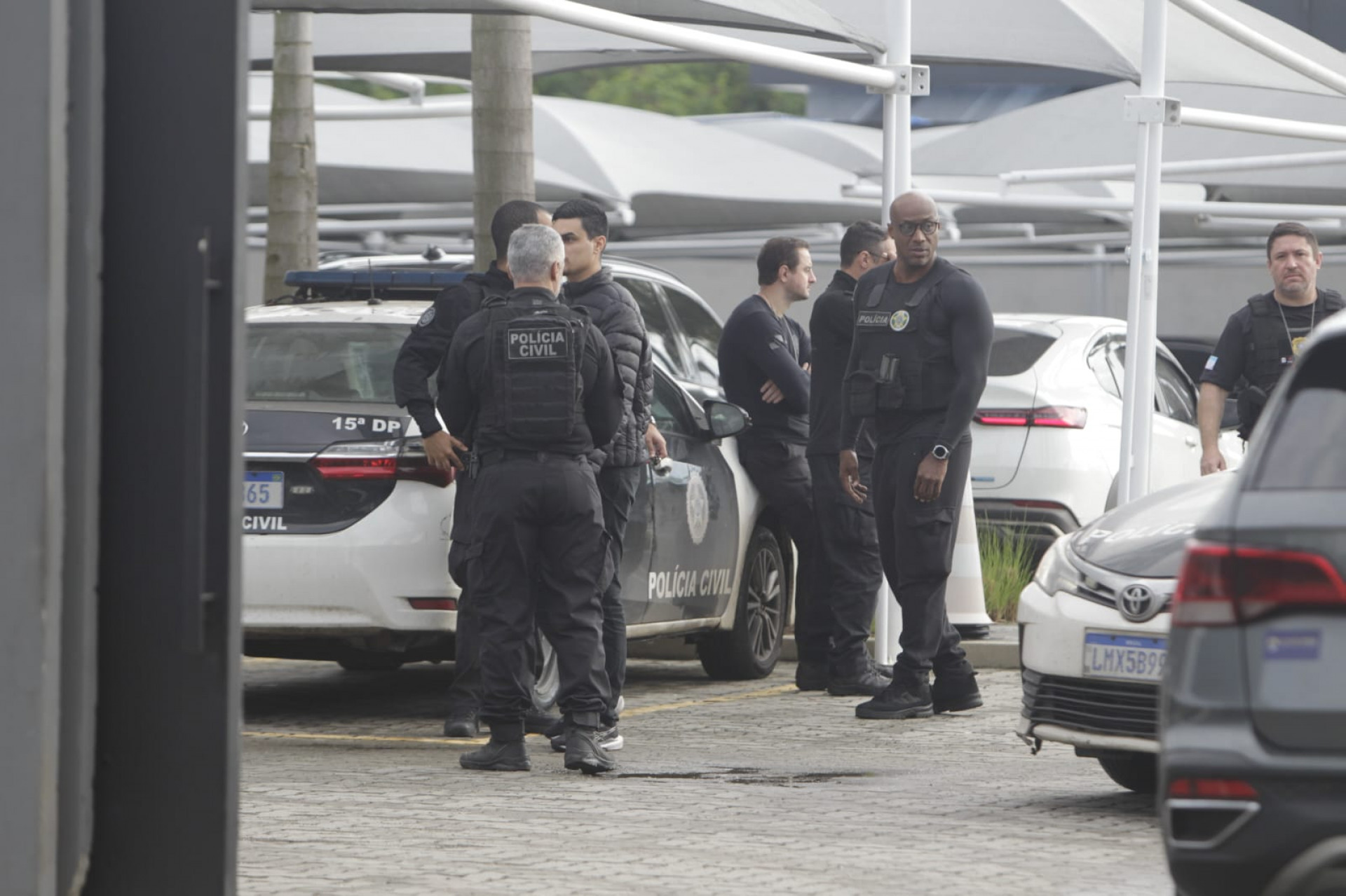 Policiais civis realizaram buscas no CT do Vasco da Gama, em Jacarepaguá - Reginaldo Pimenta / Agência O Dia