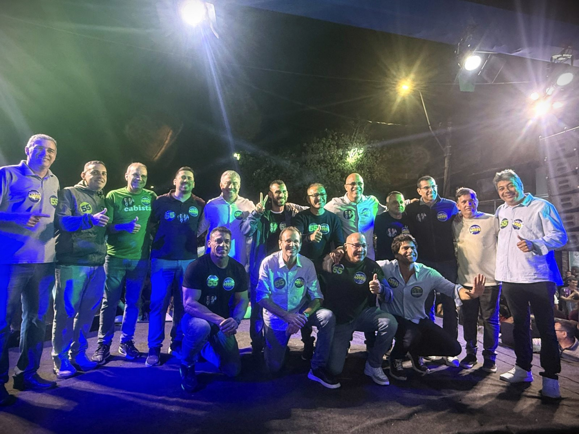 Palanque de Vantoil Martins com Eduardo Paes, Pedro Paulo, prefeitos, vereadores e lideran&ccedil;as pol&iacute;ticas - RCFM