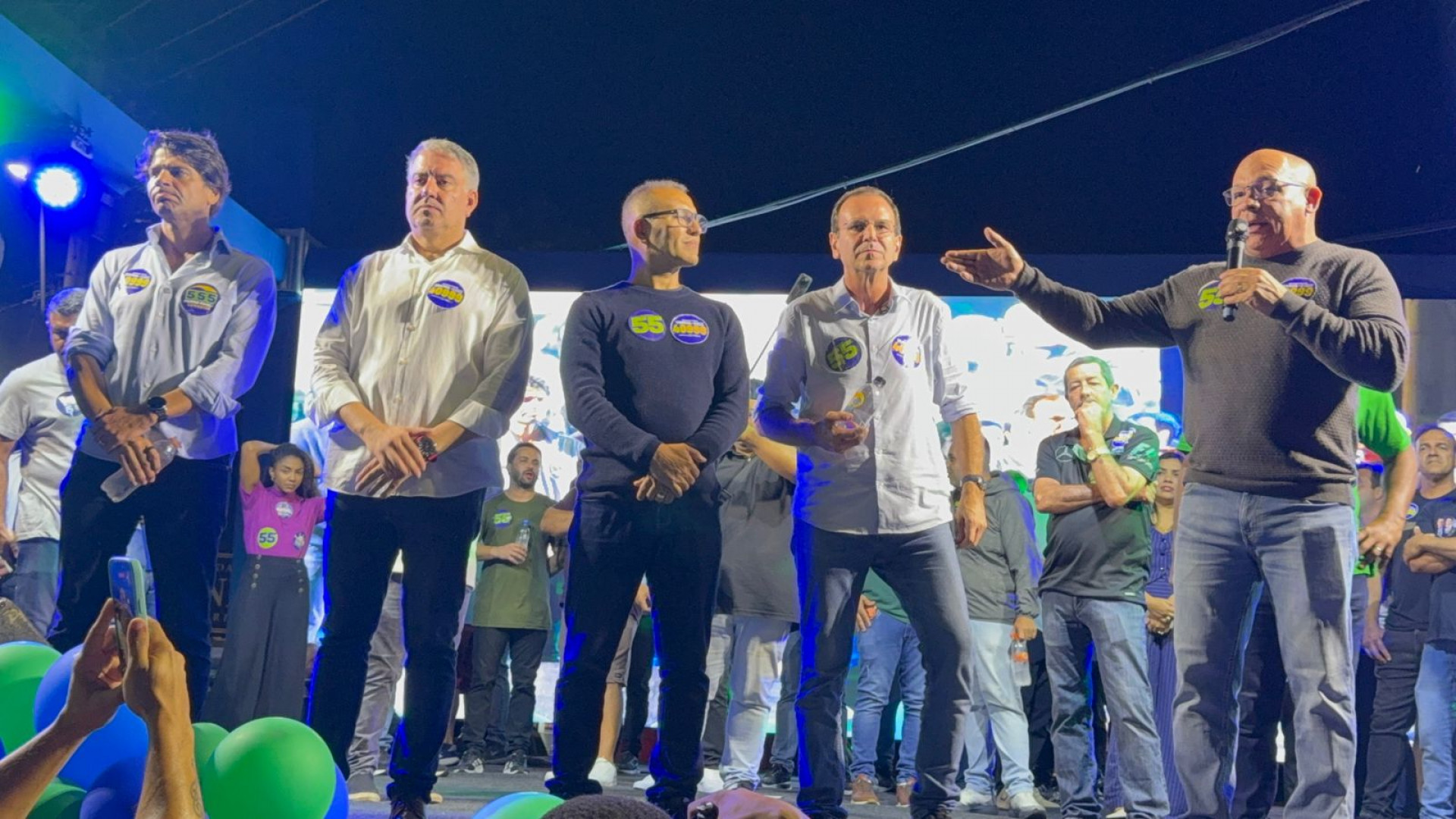 Palanque de Vantoil Martins com Eduardo Paes, Pedro Paulo, prefeitos, vereadores e lideran&ccedil;as pol&iacute;ticas - RCFM