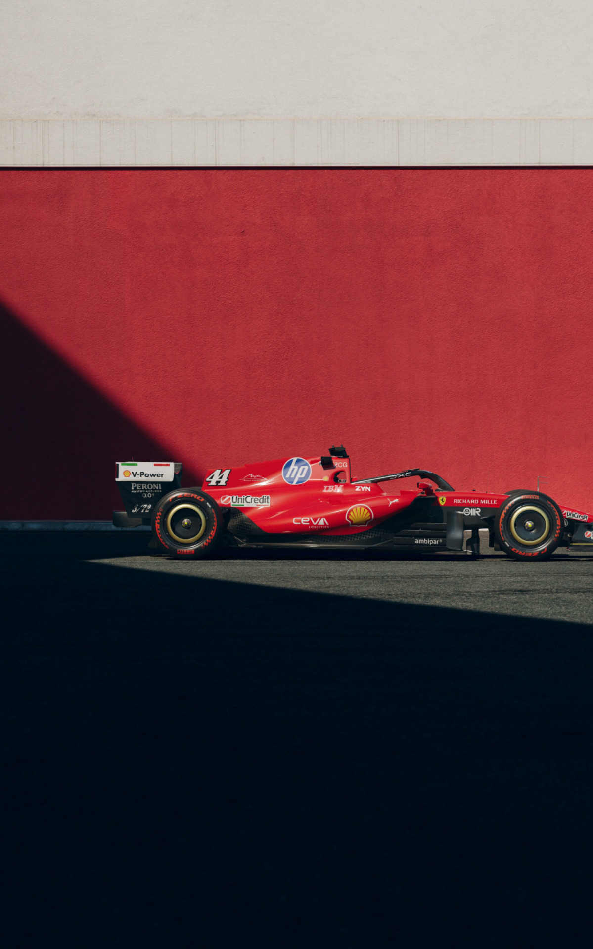 Ferrari apresenta pintura do carro em homenagem a Michael Schumacher 