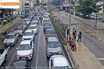 Trânsito fica intenso em diferentes pontos de Niterói nesta terça-feira