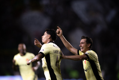 Lucas Piton aproveita chances e acirra disputa por posição no Vasco