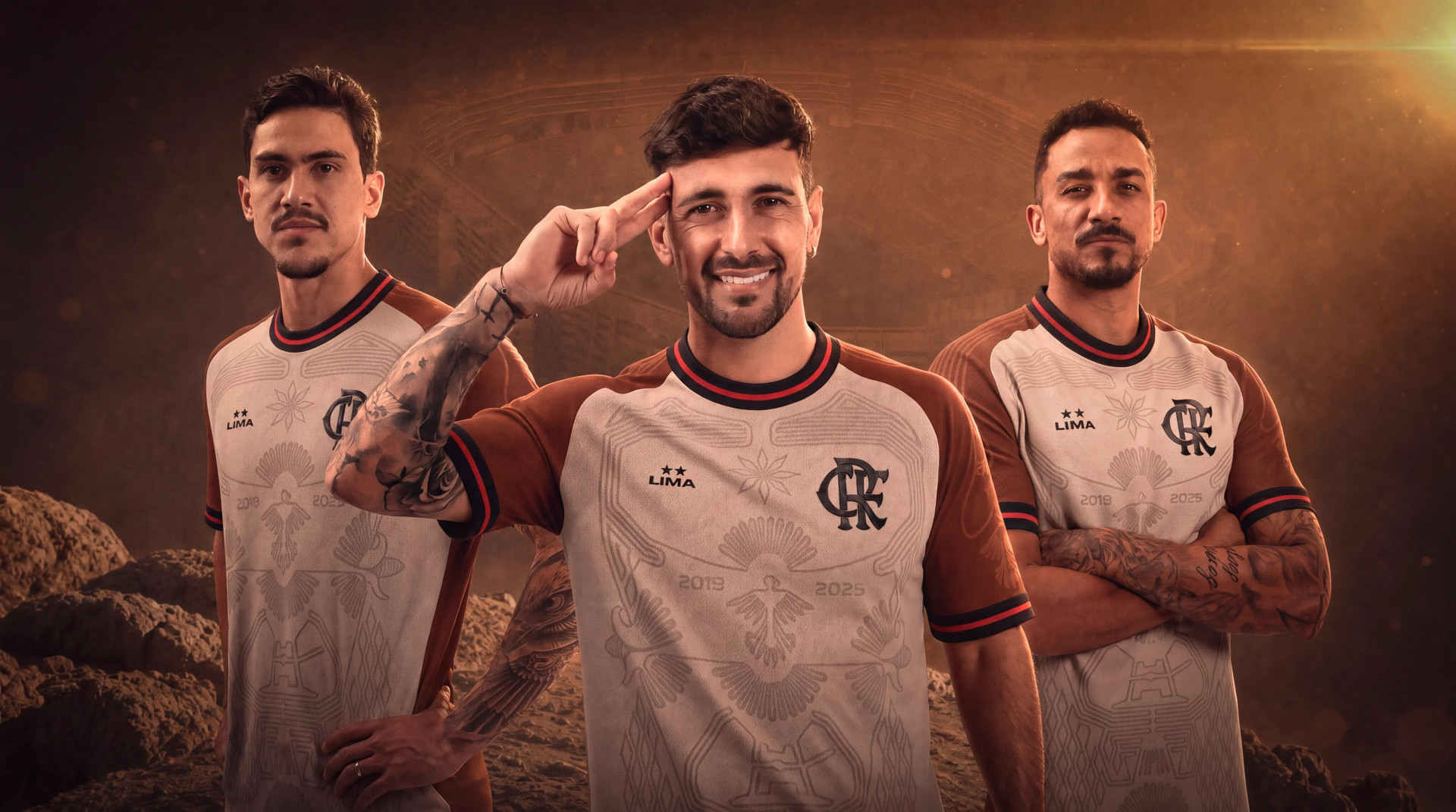 A camisa 'Urubu de Lima' foi a vencedora de concurso realizado pelo Flamengo - Divulgação