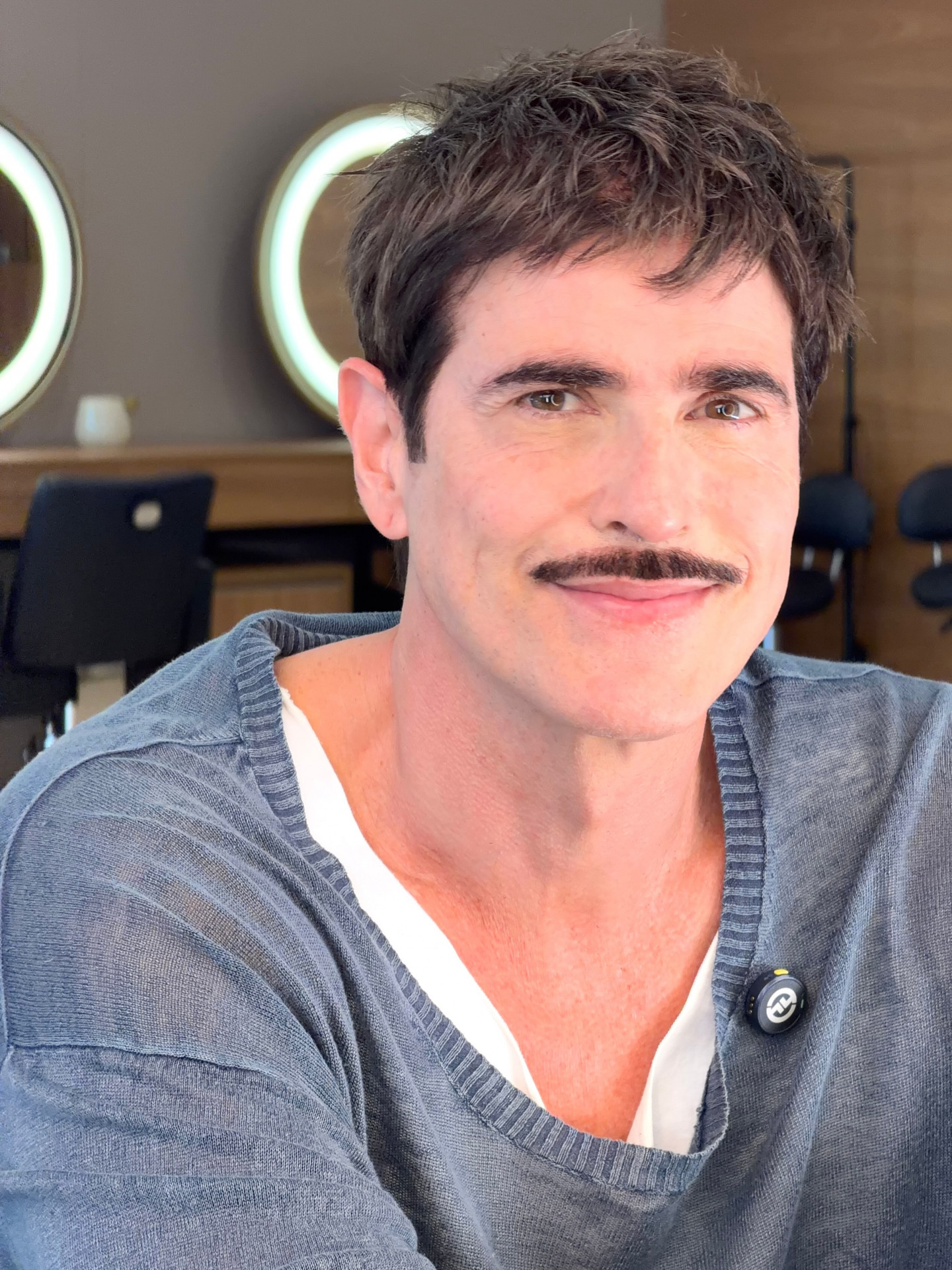 Reynaldo Gianecchini surge com novo visual e bigode fininho rouba a cena - Reprodução / Instagram