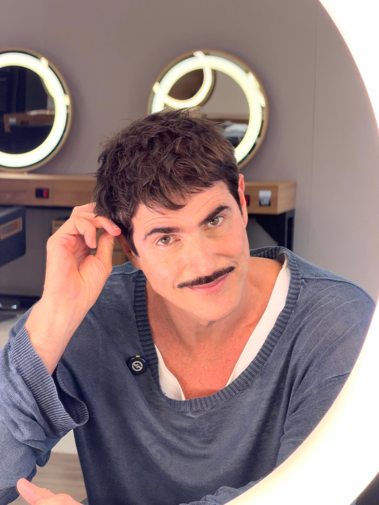 Reynaldo Gianecchini surge com novo visual e bigode fininho rouba a cena - Reprodução / Instagram