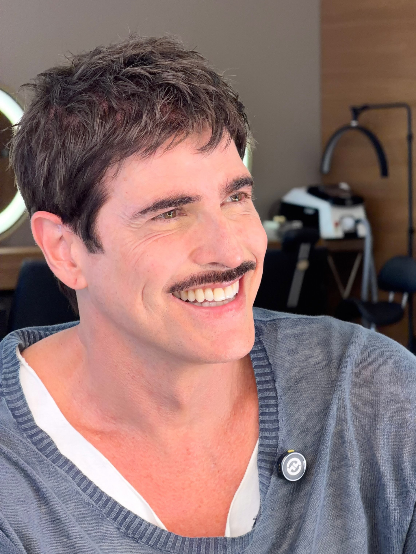 Reynaldo Gianecchini surge com novo visual e bigode fininho rouba a cena - Reprodução / Instagram