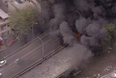 Incêndio sob viaduto interdita acesso ao Túnel Noel Rosa