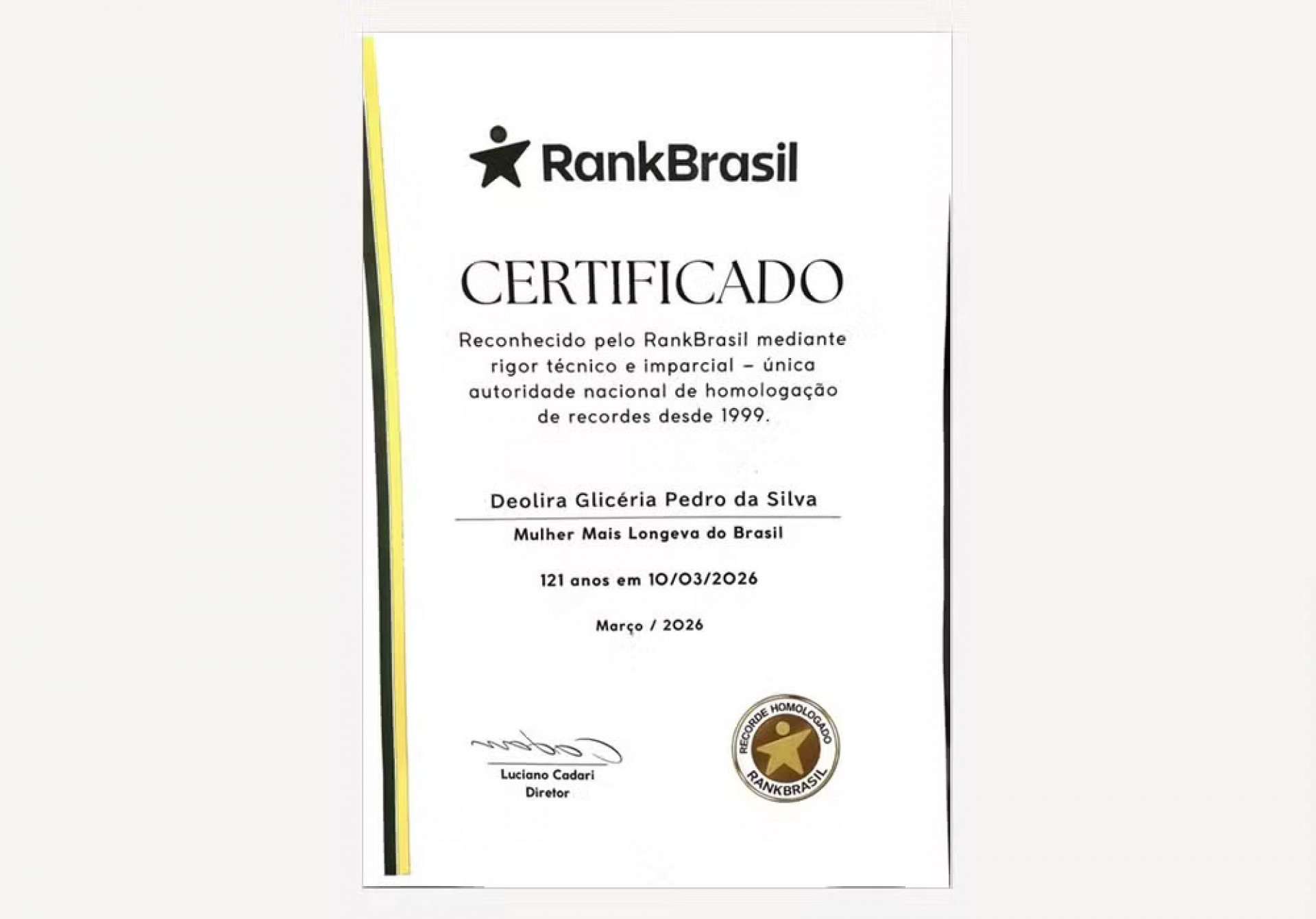Documentos comprovam a idade centenária da moradora - Reprodução