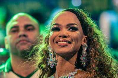 Gaby Mendes celebra posto de rainha de bateria da Mocidade