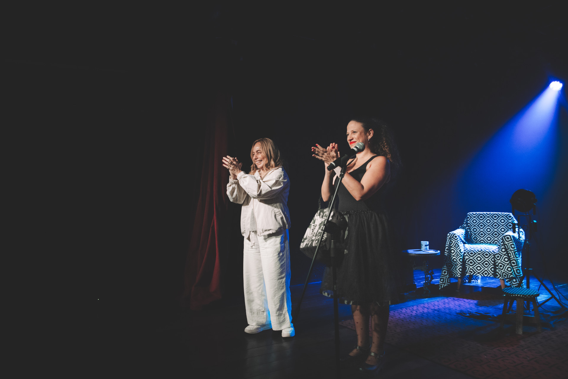 Cissa Guimar&atilde;es durante participa&ccedil;&atilde;o no espet&aacute;culo 'TerapIA' - Divulga&ccedil;&atilde;o / @shellcena