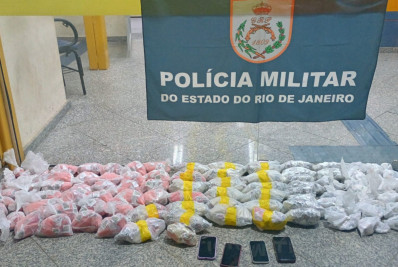 PM prende quatro homens com mais de três mil sacolés de cocaína