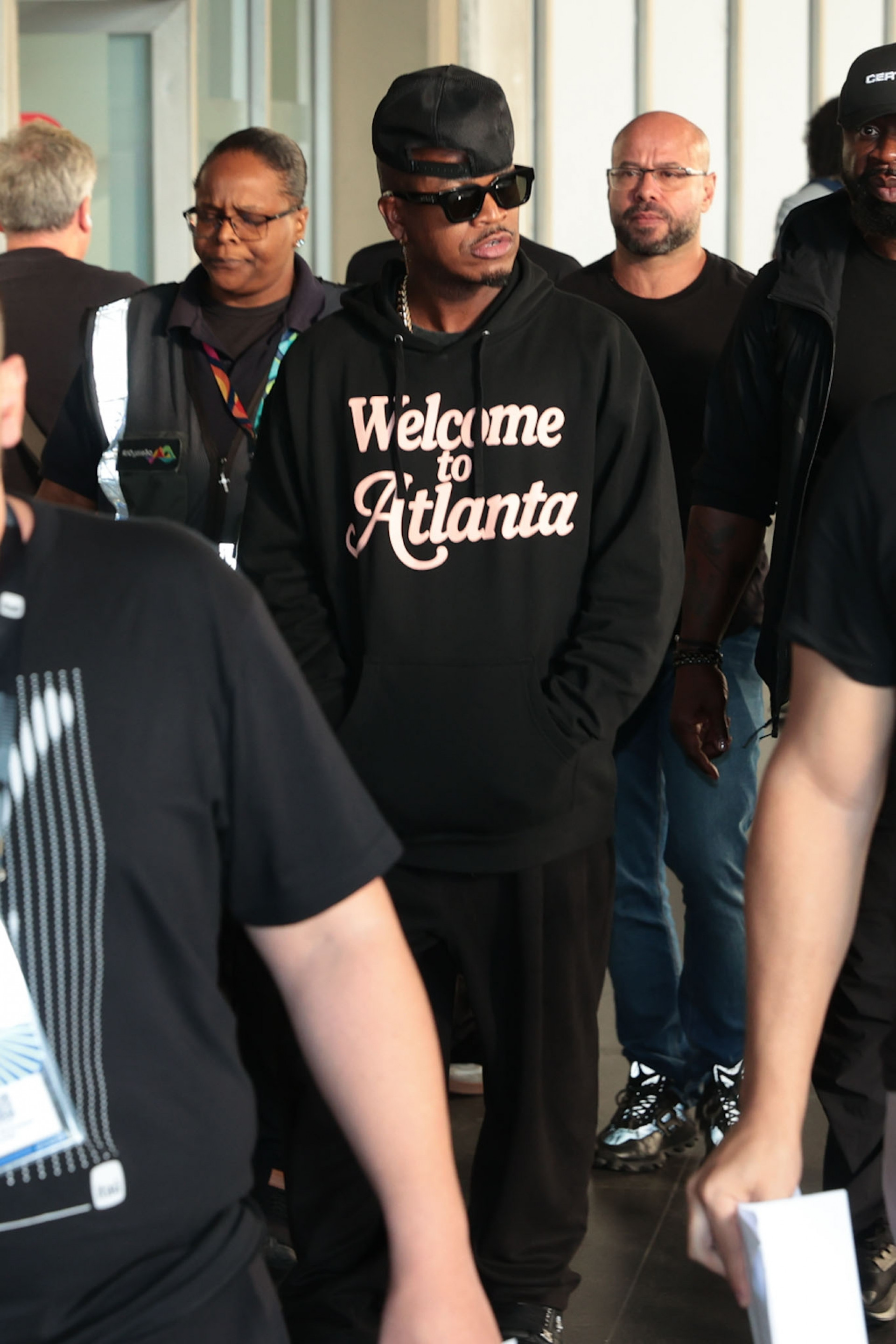 Ne-Yo desembarca em aeroporto do Rio - Victor Chapetta / BrazilNews