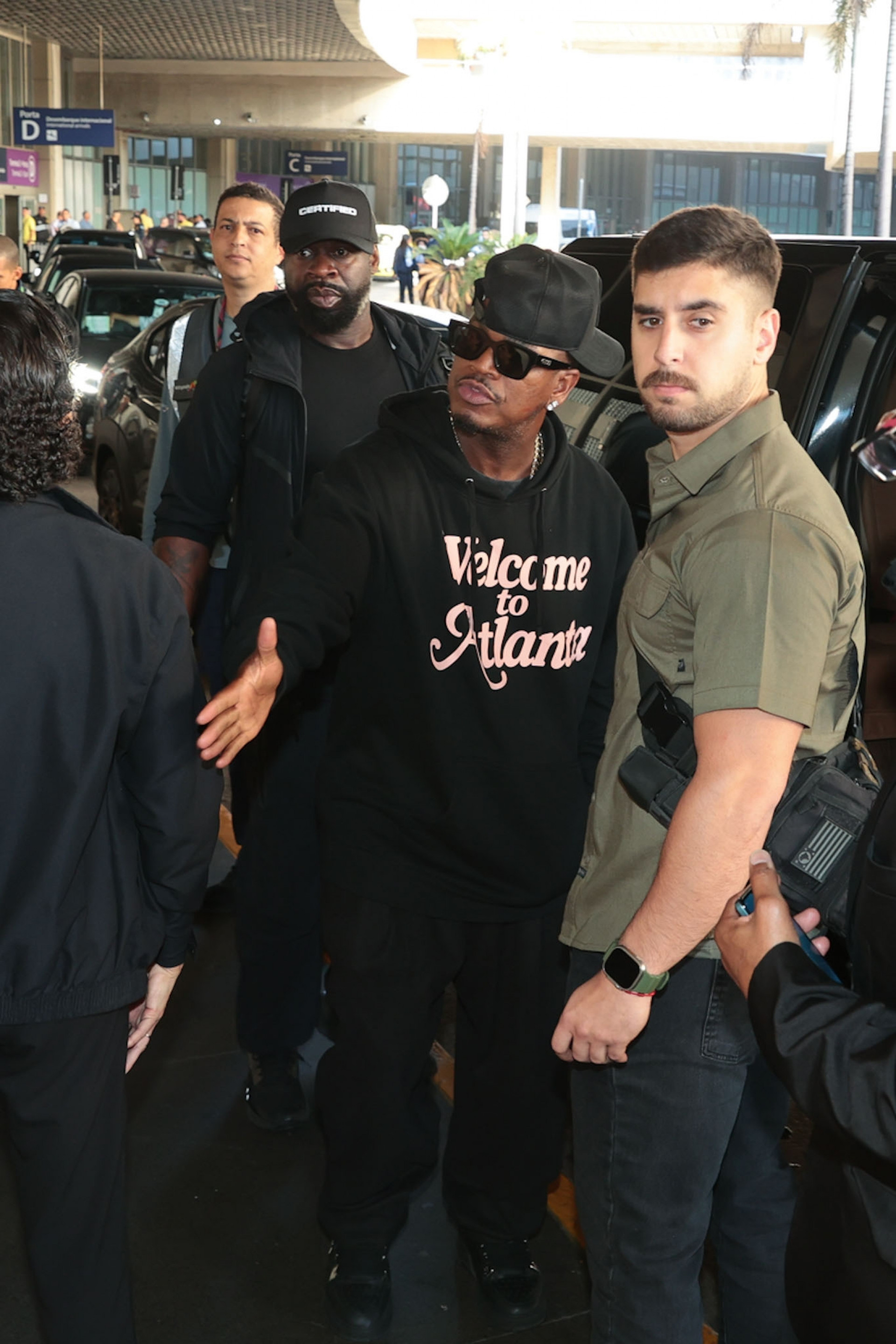 Ne-Yo desembarca em aeroporto do Rio - Victor Chapetta / BrazilNews