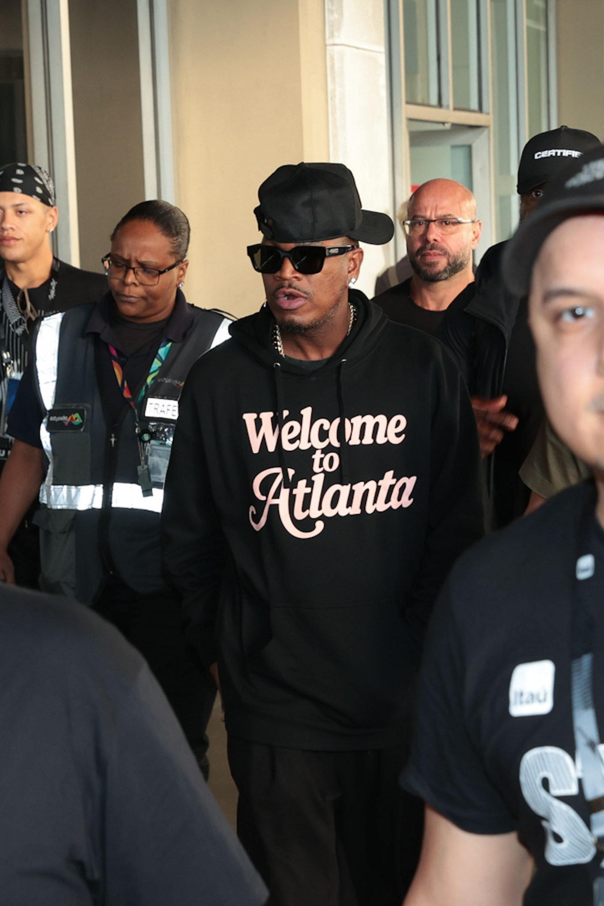 Ne-Yo desembarca em aeroporto do Rio - Victor Chapetta / BrazilNews