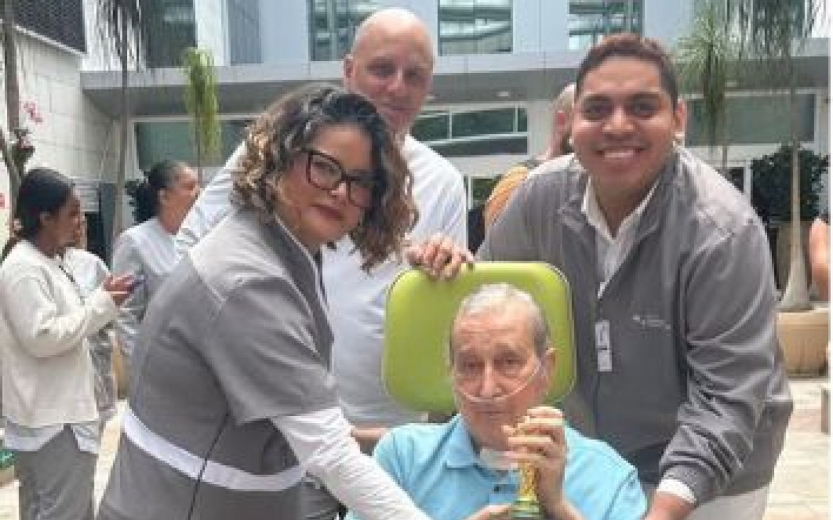 Parreira recebe alta em hospital