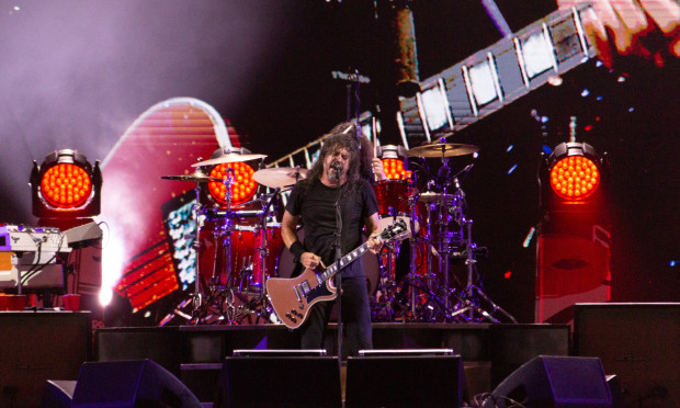 Foo Fighters revisita clássicos e encerra a primeira noite