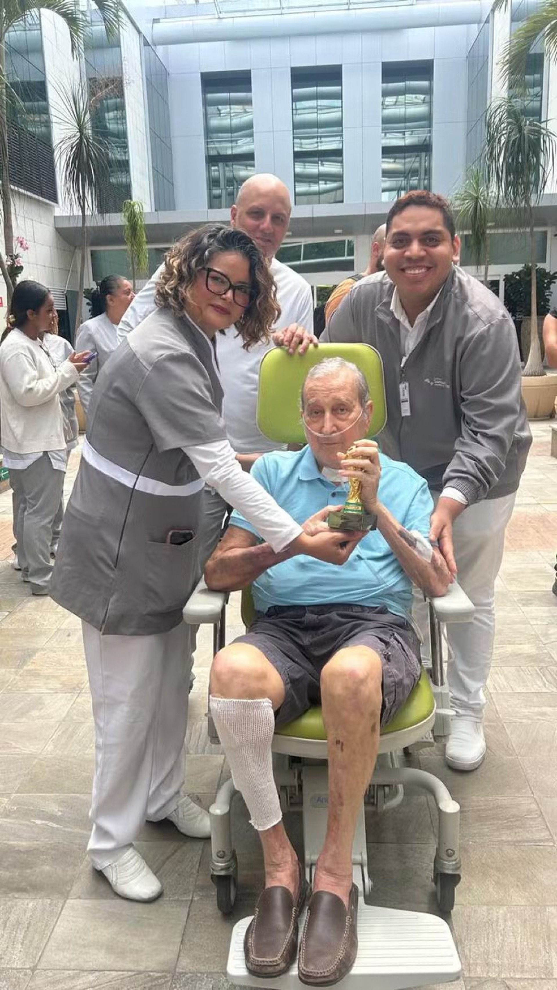 Parreira recebe alta de hospital - Divulgação