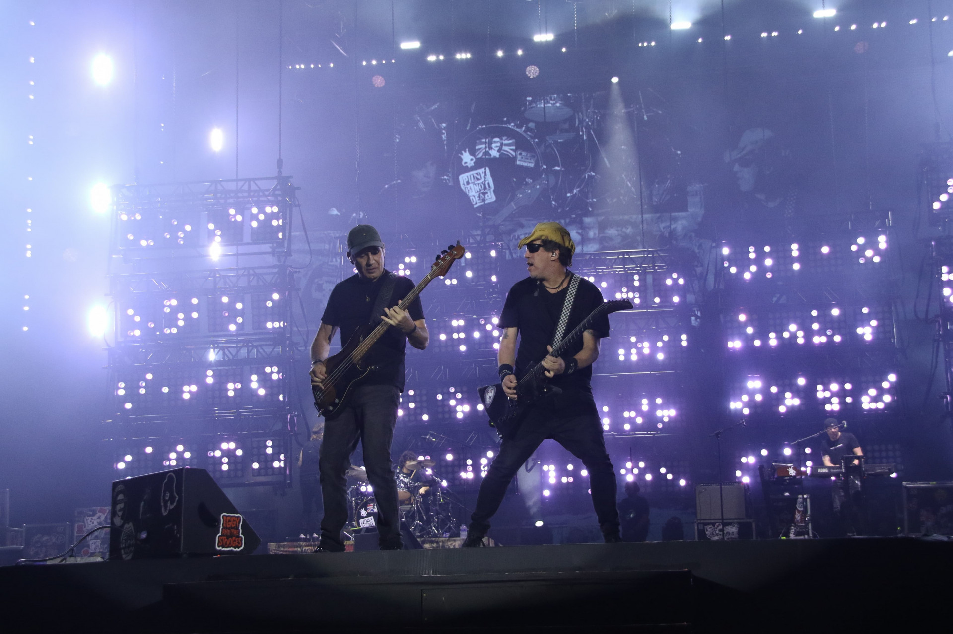 Capiatl Inicial encerra primeiro dia de shows no Palco Sunset - André Moreira/ Brazil News