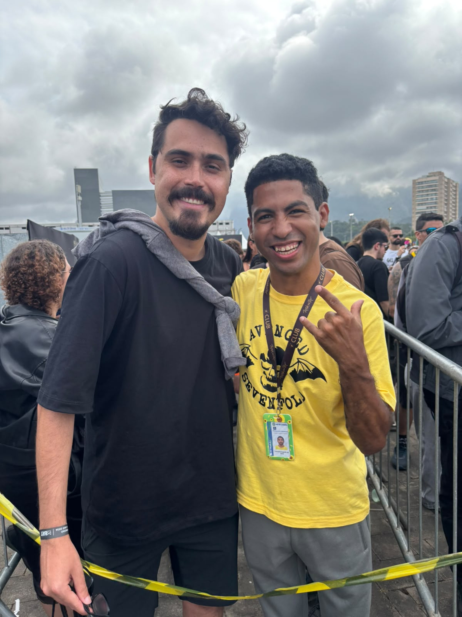 Os amigos Matheus Brito (à esquerda), de 31 anos, e Leonardo Augusto (à direita), de 30
