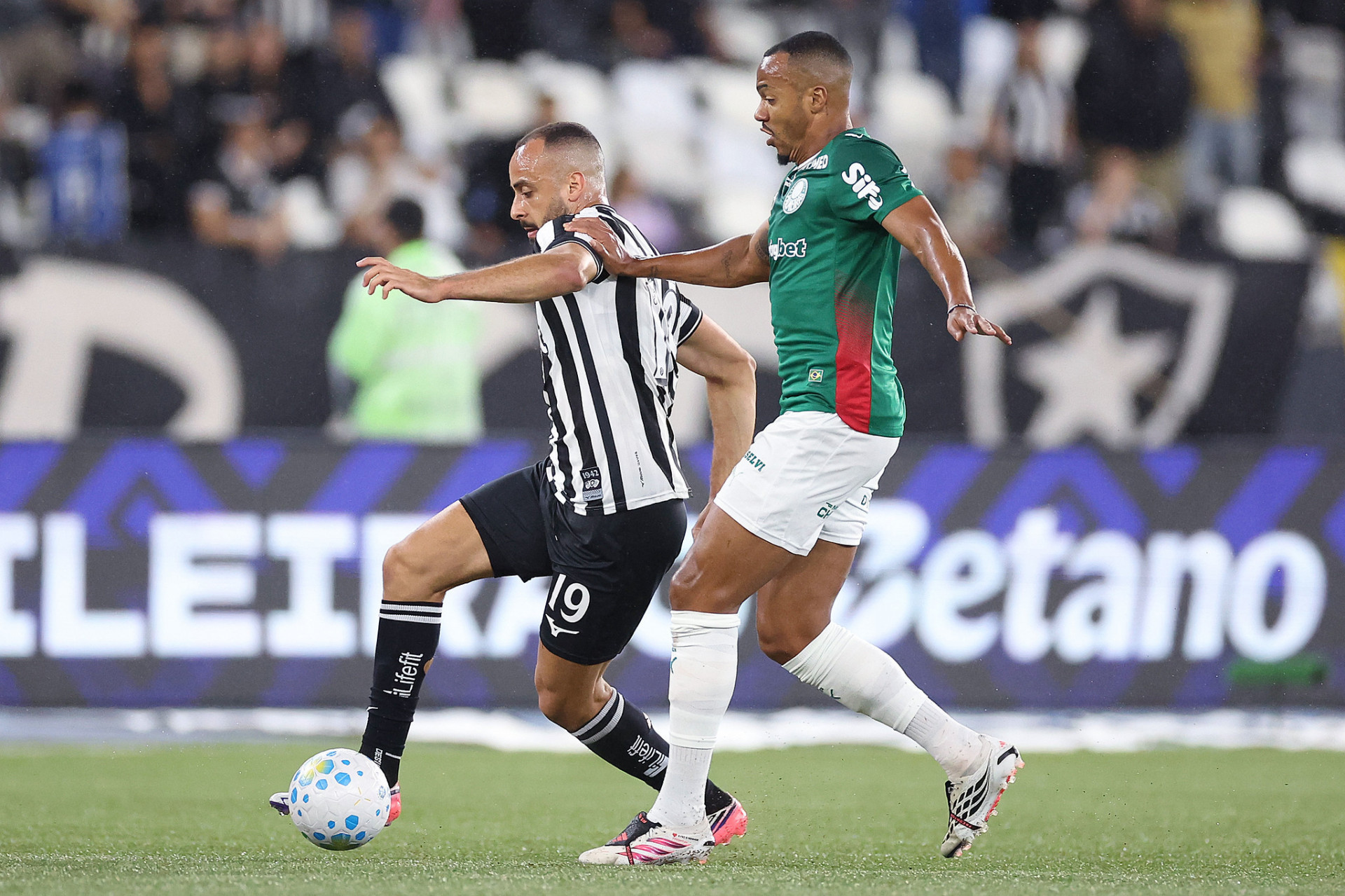 Ex-jogador do Alvinegro, Marlon Freitas foi alvo de protestos durante toda a partida no Nilton Santos - Vitor Silva / Botafogo