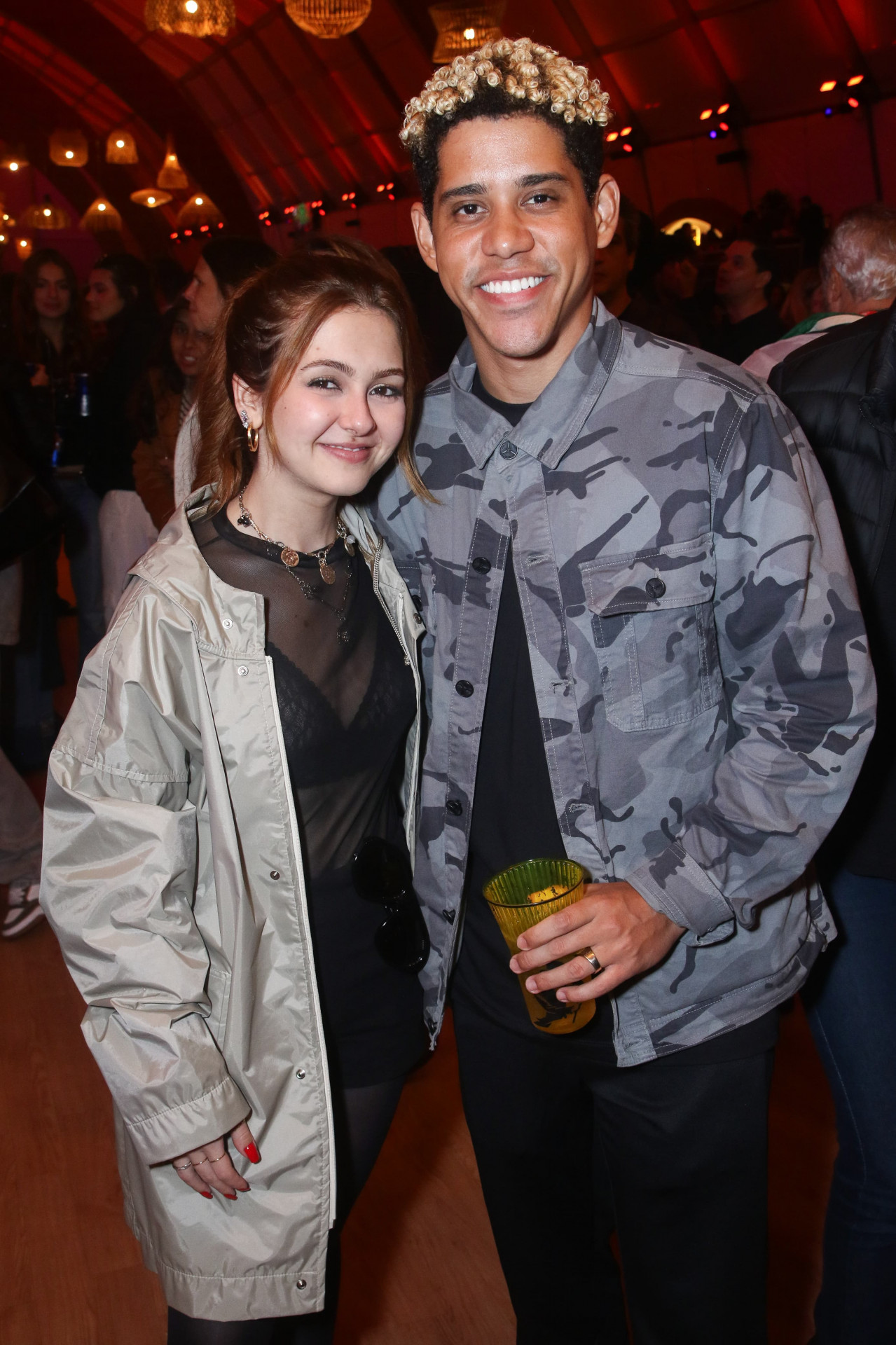 Klara Castanho e Cauê Campos aparecem coladinhos no Rock in Rio - André Moreira / Brazil News