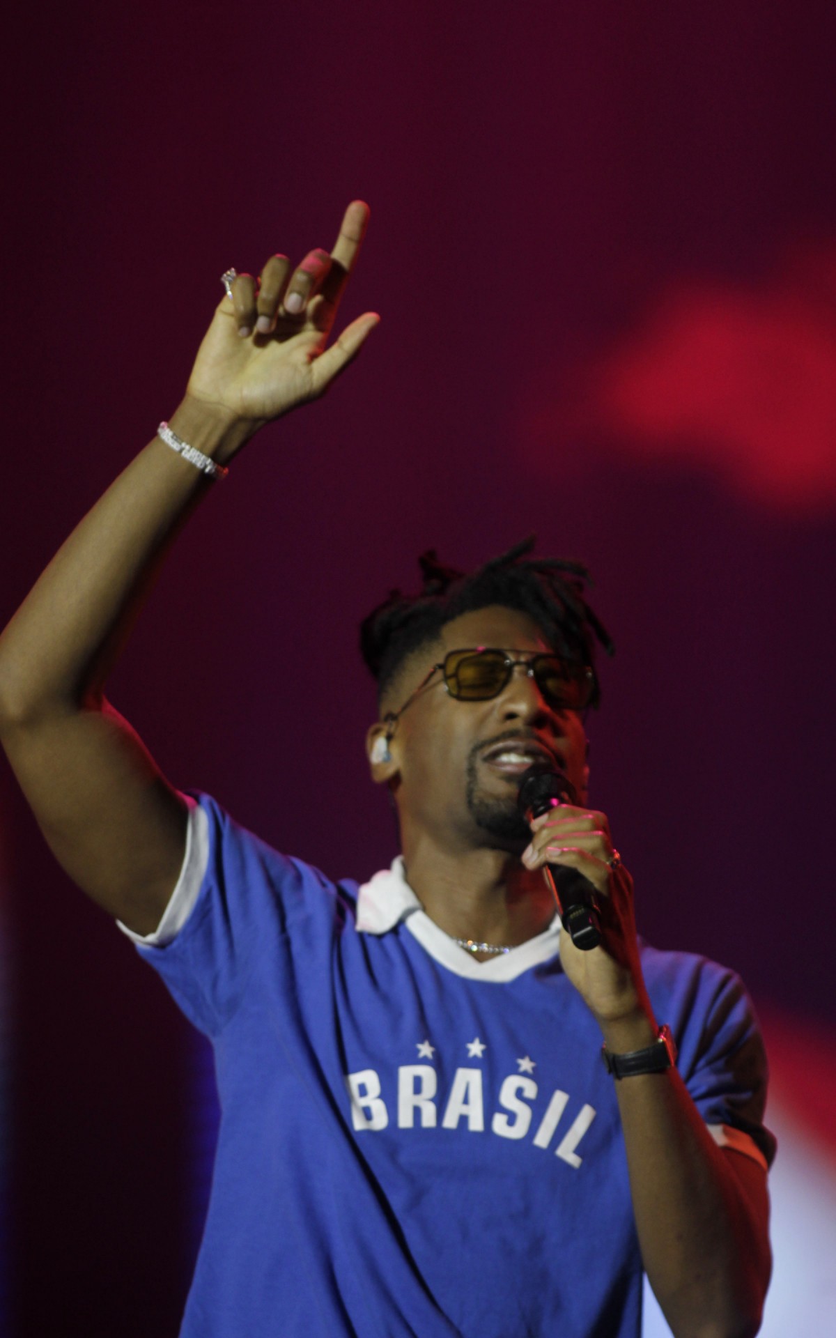 Jon Batiste se apresenta no Palco Mundo do Rock in Rio, nesta segunda-feira (07).