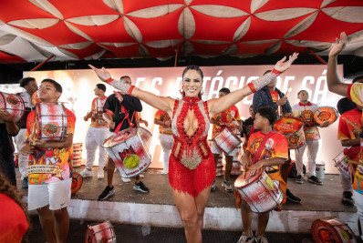 Rainha da Estácio, Alice Alves é homenageada na final de samba-enredo