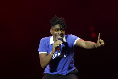 Multiartista Jon Batiste encanta com talento e energia