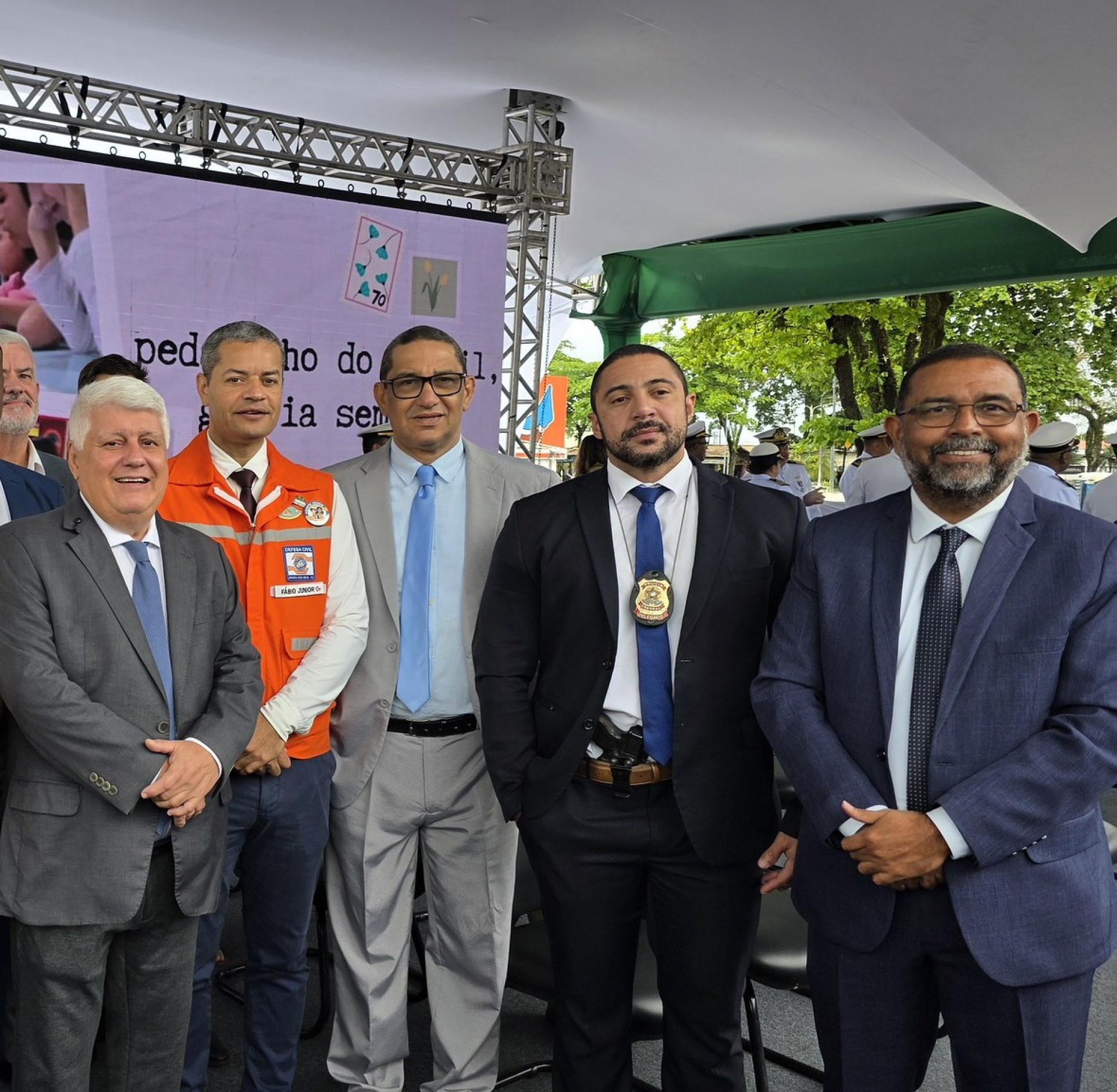 Da esquerda para direita o prefeito de Angra Cl&aacute;udio Ferreti, secret&aacute;rio de Defesa Civil F&aacute;bio J&uacute;nior, secret&aacute;rio de Seguran&ccedil;a P&uacute;blica Douglas Barbosa, Delegado da Pol&iacute;cia Federal/Angra Clayton L&uacute;cio eo secret&aacute;rio de Educa&ccedil;&atilde;o, Paulo Fortunato - Divulga&ccedil;&atilde;o/PMAR